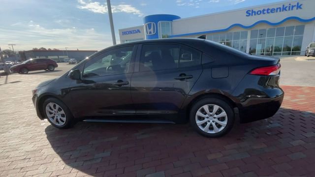 Used 2022 Toyota Corolla LE image 7