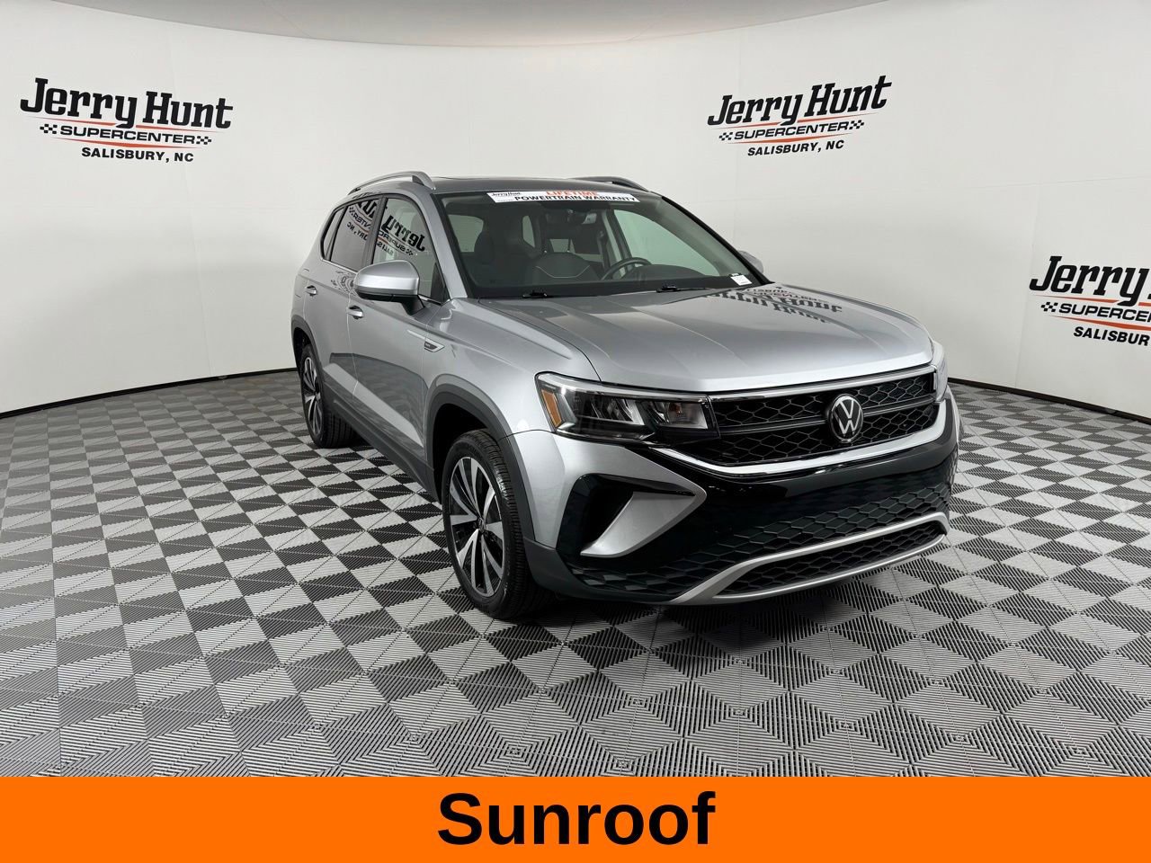 Used 2024 Volkswagen Taos SE image 6