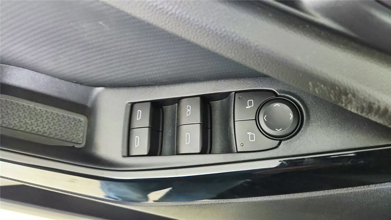 Used 2026 Chevrolet Equinox LT image 29