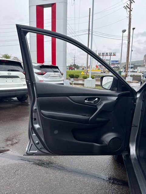 Used 2017 Nissan Rogue SV AWD/4WD image 10
