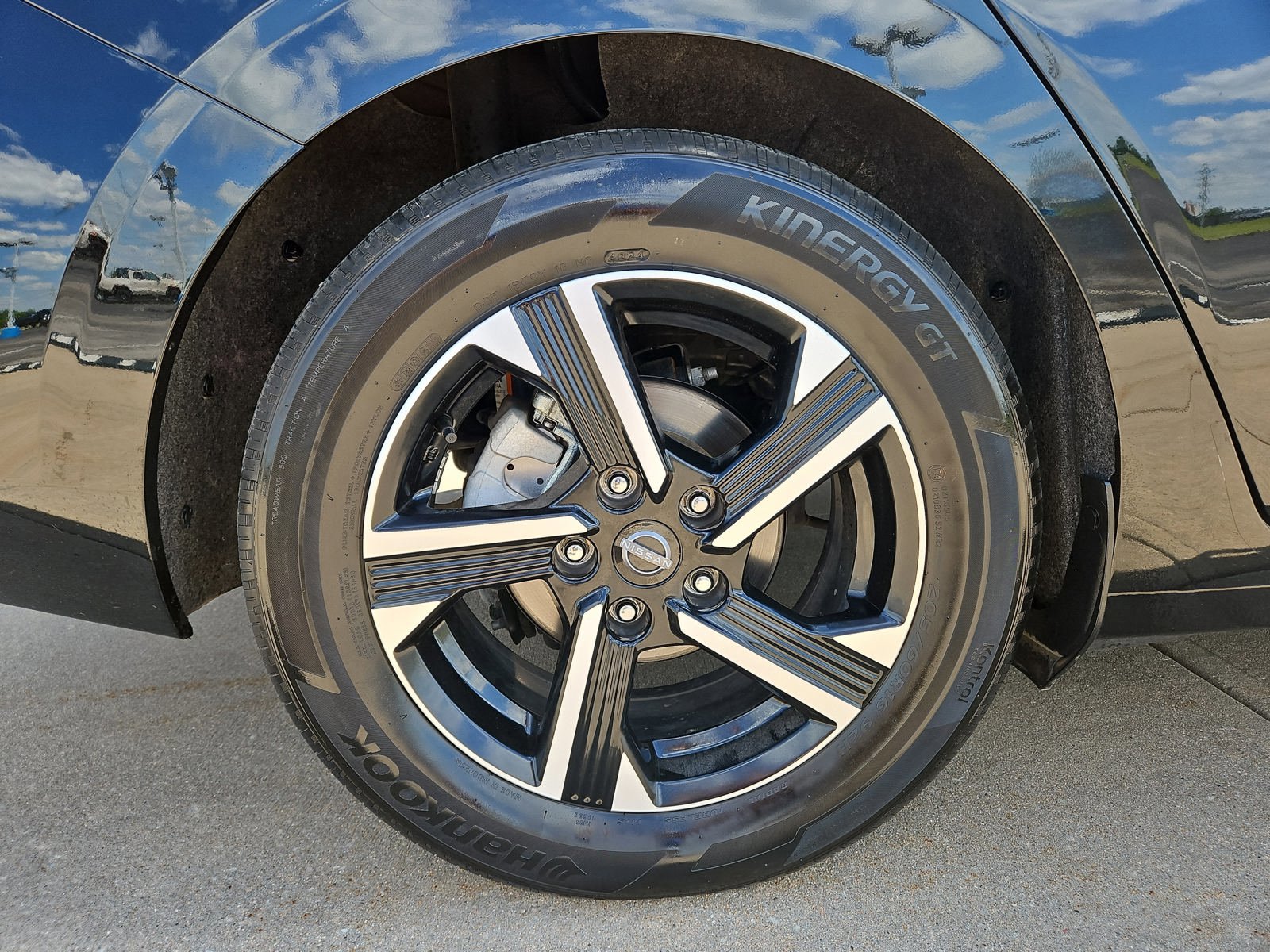 Used 2025 Nissan Sentra SV FWD image 5