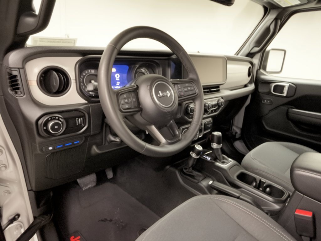 Used 2024 Jeep Wrangler Unlimited AWD/4WD image 4