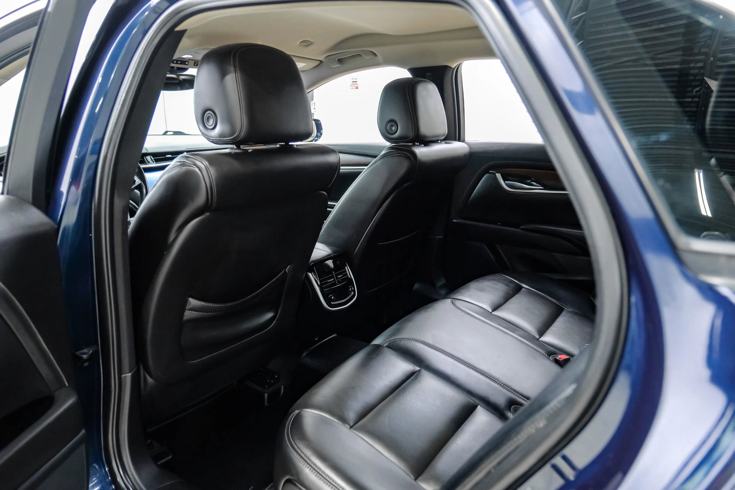 Used 2019 Cadillac XTS Luxury image 46