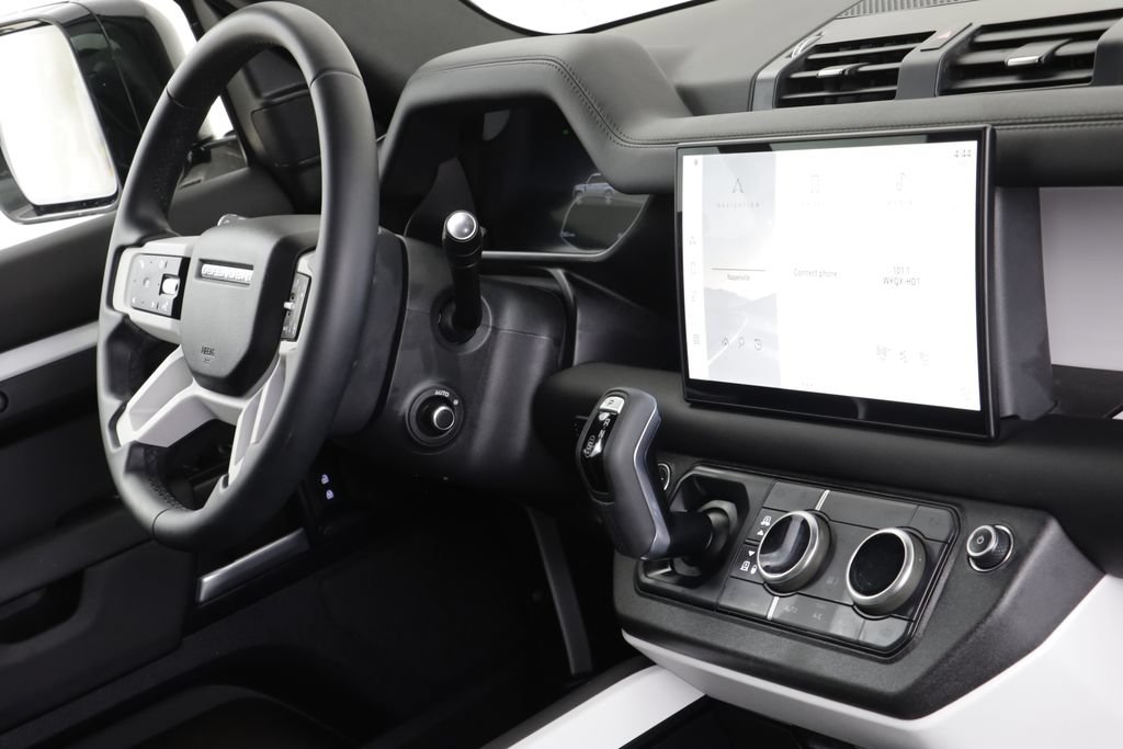 Certified 2025 Land Rover Defender 130 X-Dynamic SE AWD/4WD image 22