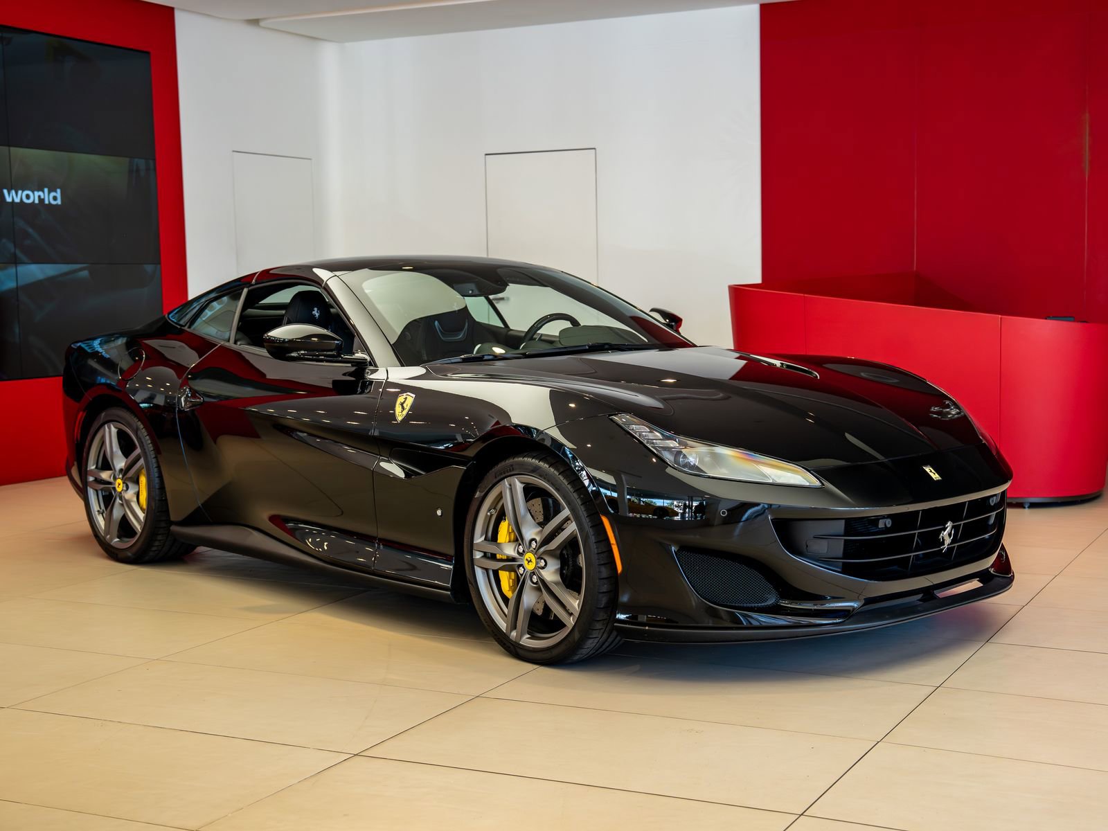 Used 2019 Ferrari Portofino RWD image 31