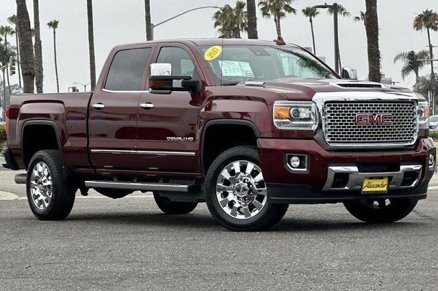 Used 2017 GMC Sierra 2500 Denali w/ Duramax Plus Package AWD/4WD image 2