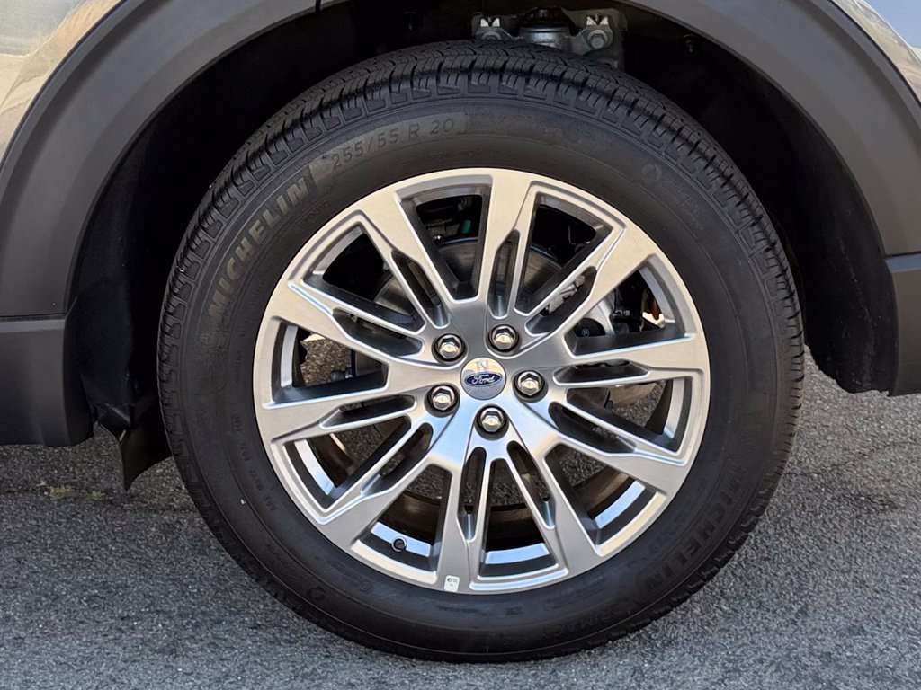 Used 2026 Ford Explorer Platinum RWD image 12