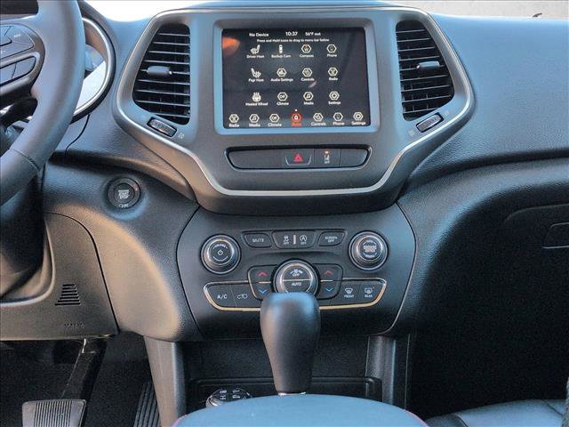Used 2022 Jeep Cherokee Trailhawk image 14