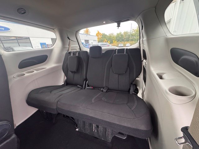 Used 2023 Chrysler Voyager LX FWD image 10