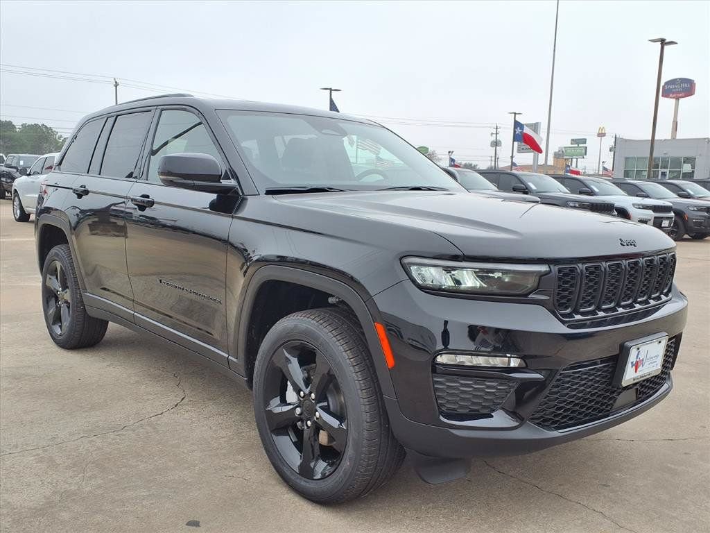 New 2025 Jeep Grand Cherokee Limited w/ Black Appearance Package AWD/4WD image 2