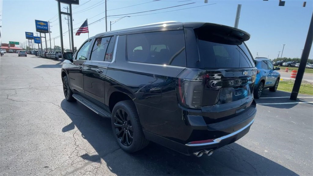 New 2025 Chevrolet Suburban Premier image 8