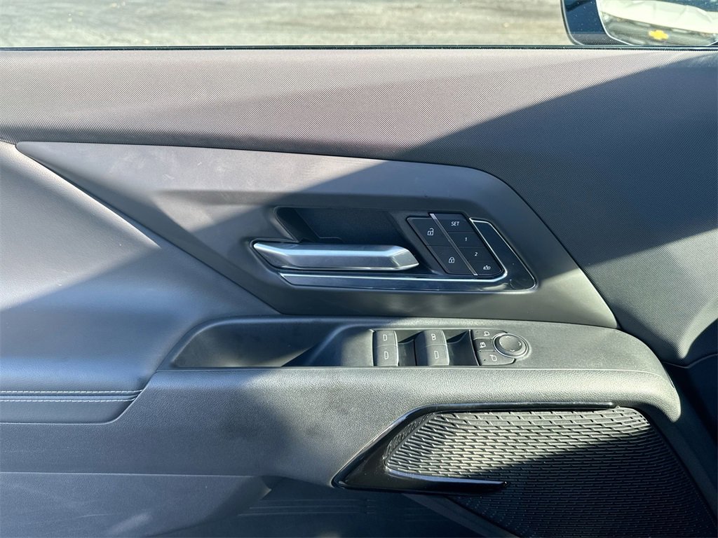 Used 2025 Chevrolet Silverado EV LT image 15