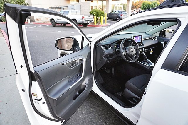 Used 2025 Toyota RAV4 LE image 35