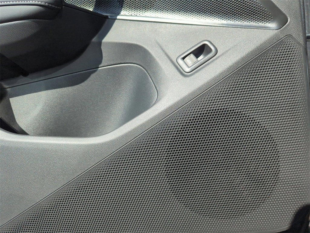 New 2026 Volkswagen Tiguan SE R-Line image 25