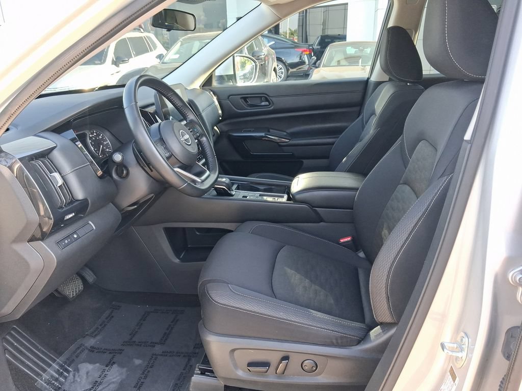 Used 2024 Nissan Pathfinder SV FWD image 15
