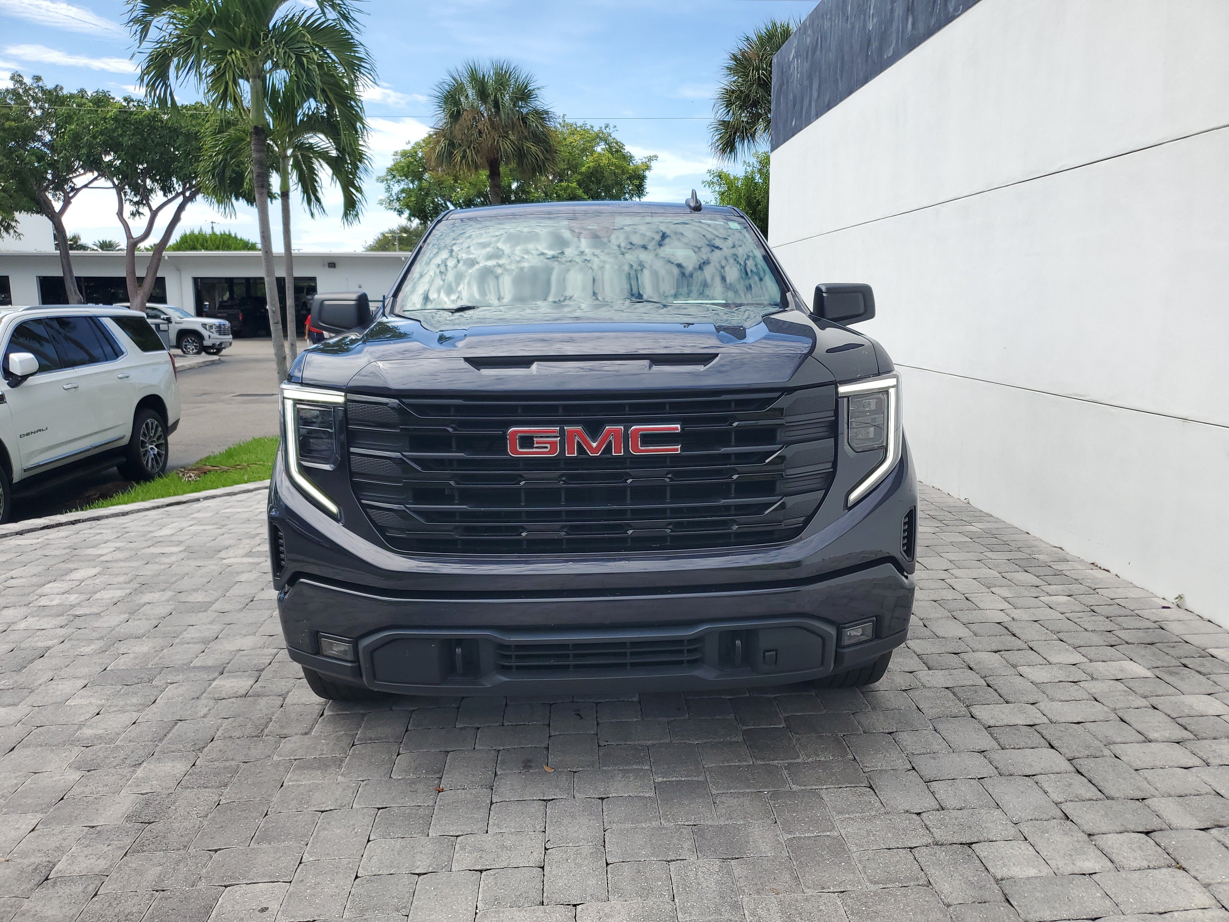 Used 2023 GMC Sierra 1500 Elevation AWD/4WD image 2