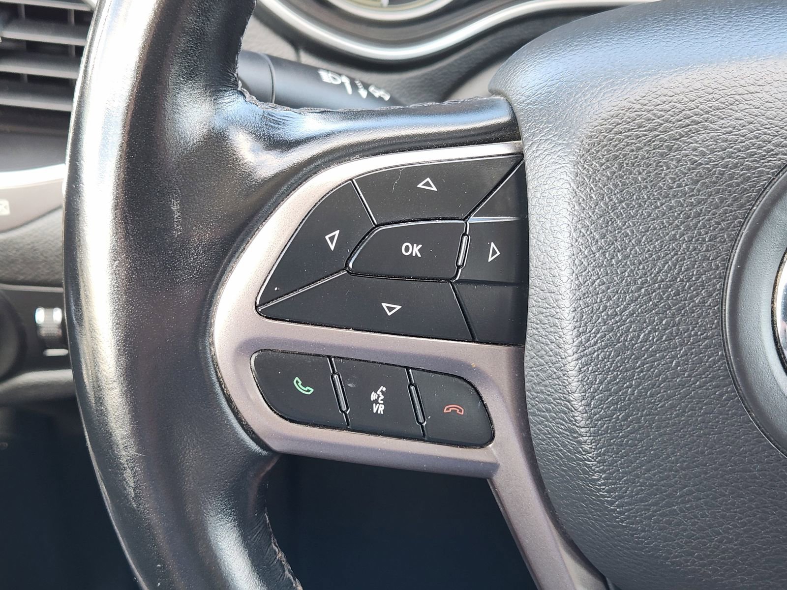 Used 2021 Jeep Cherokee Latitude Plus image 36