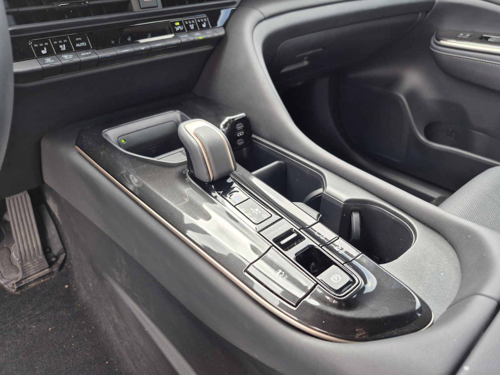 Used 2026 Toyota Crown XLE image 13