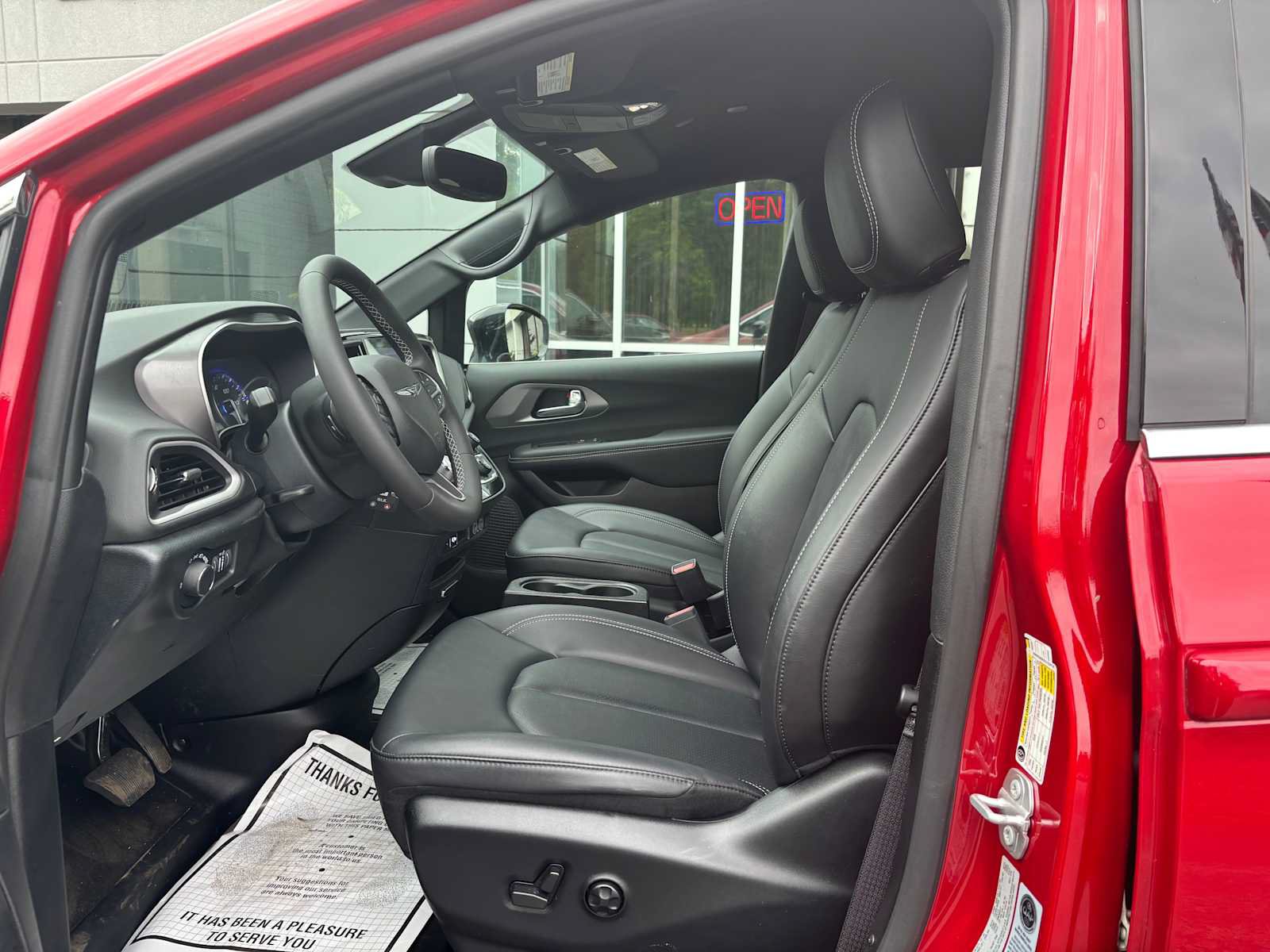 Used 2025 Chrysler Voyager LX FWD image 2