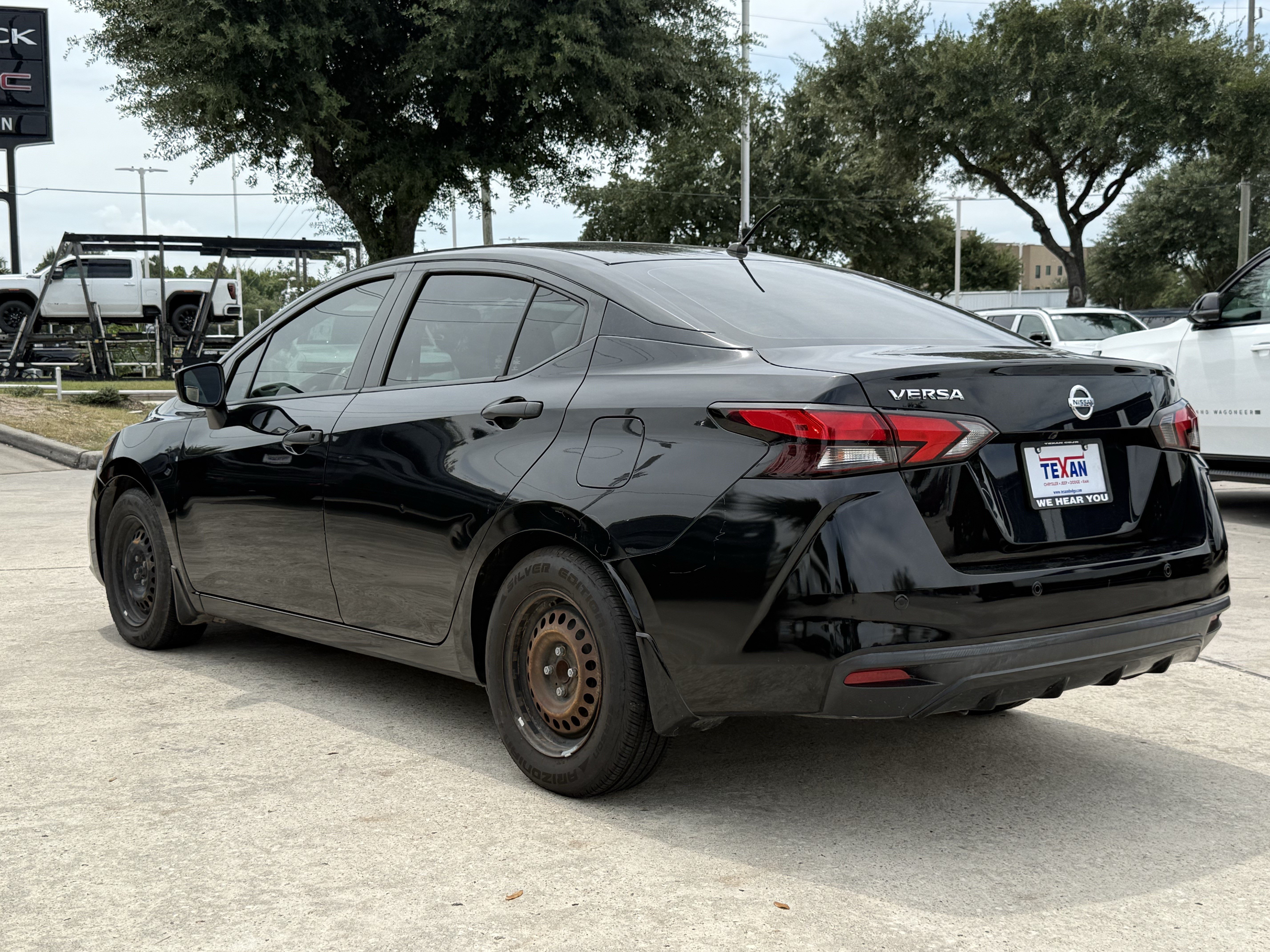 Used 2020 Nissan Versa S FWD image 7