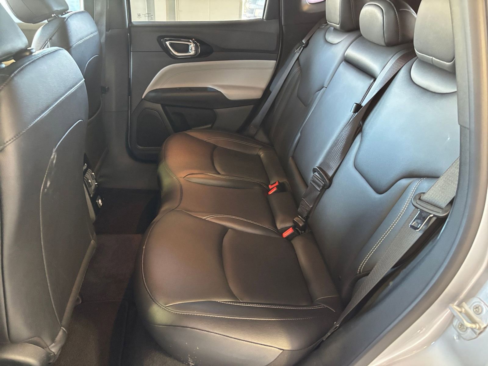 Used 2025 Jeep Compass Limited image 26