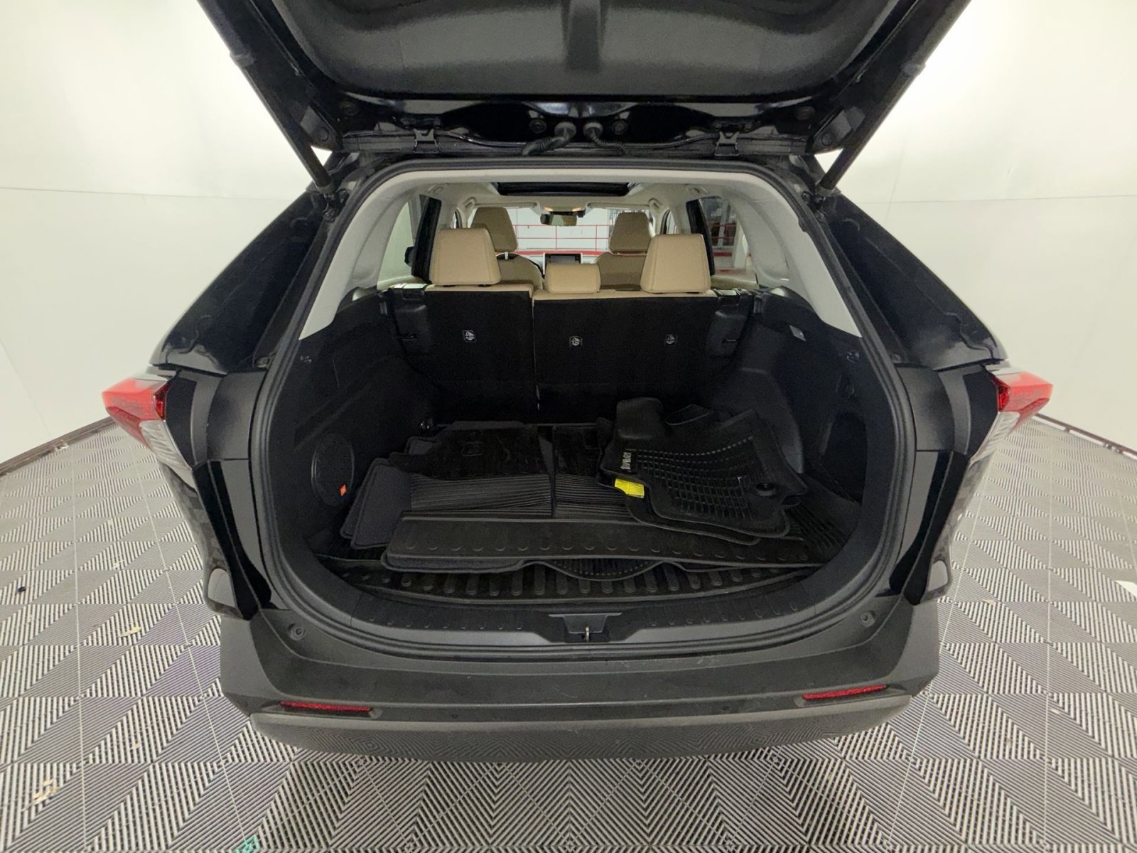 Used 2021 Toyota RAV4 Limited image 26