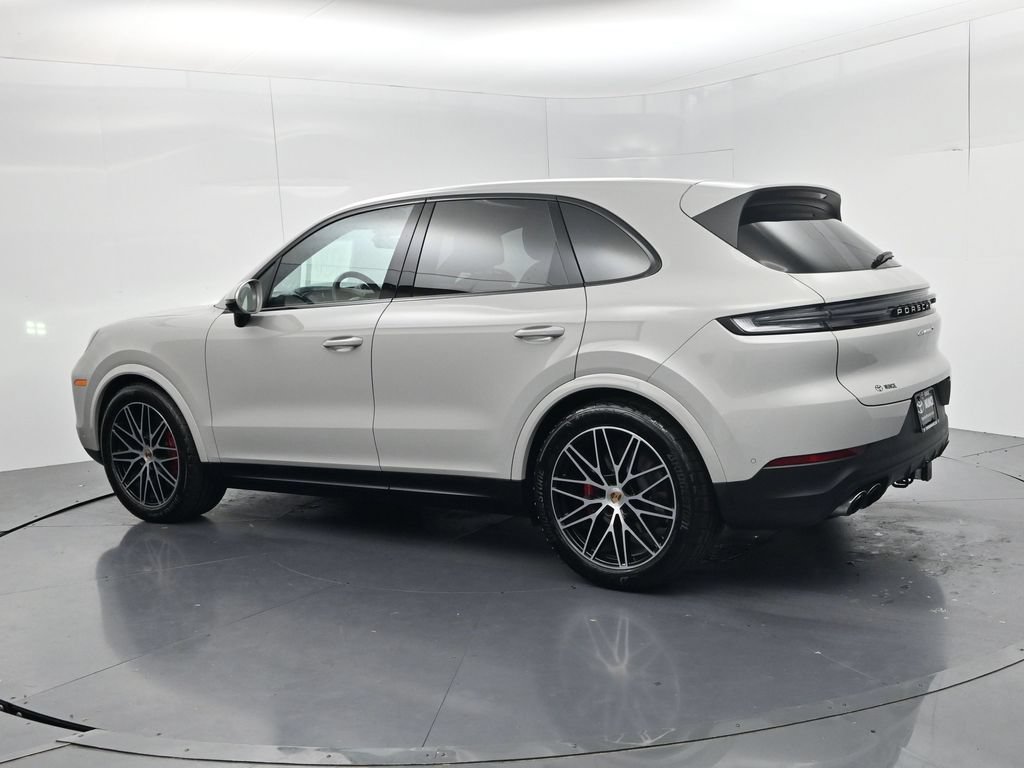 Used 2025 Porsche Cayenne S AWD/4WD image 5