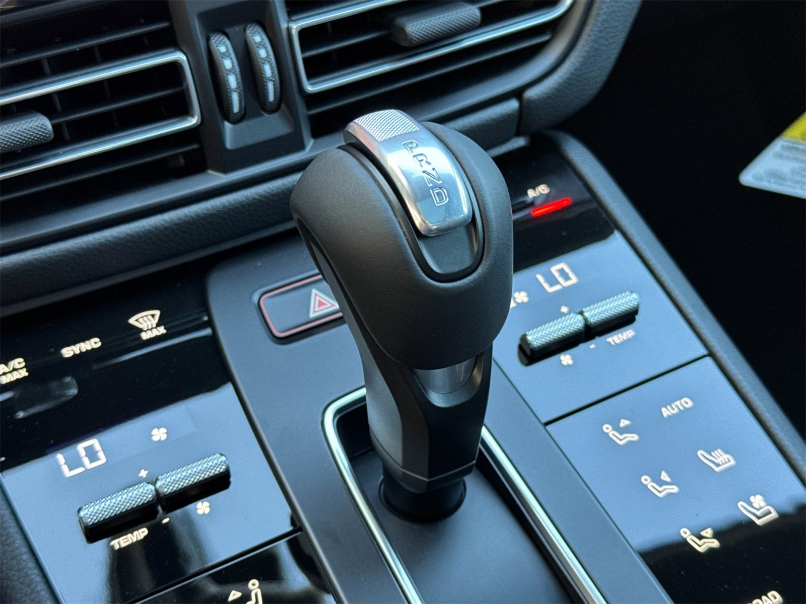 New 2026 Porsche Macan image 23