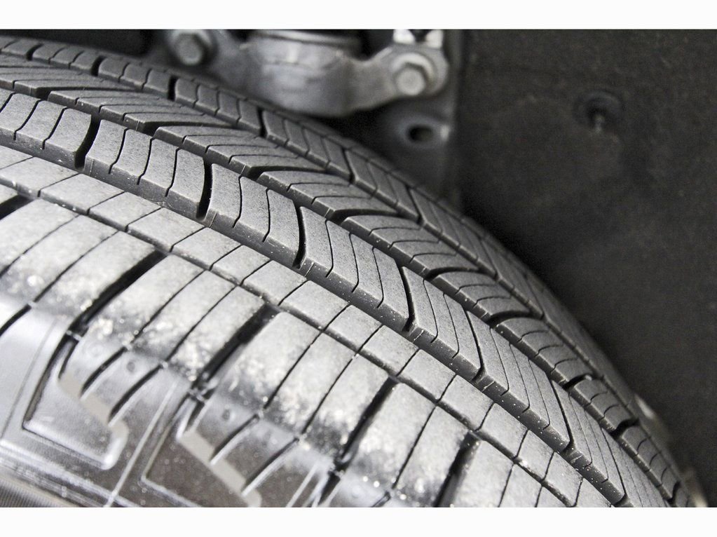 Used 2025 Ford Explorer Active w/ Active Comfort Package AWD/4WD image 32