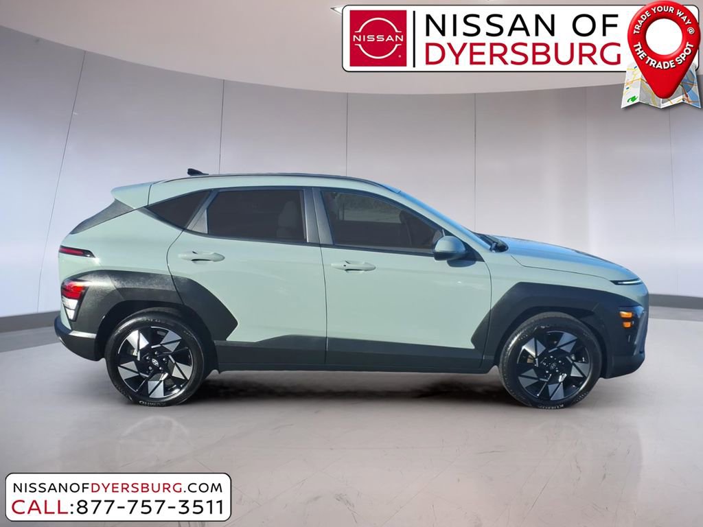 Used 2024 Hyundai Kona SEL image 2
