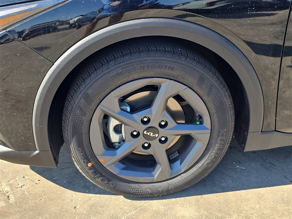 New 2025 Kia K4 LXS image 35