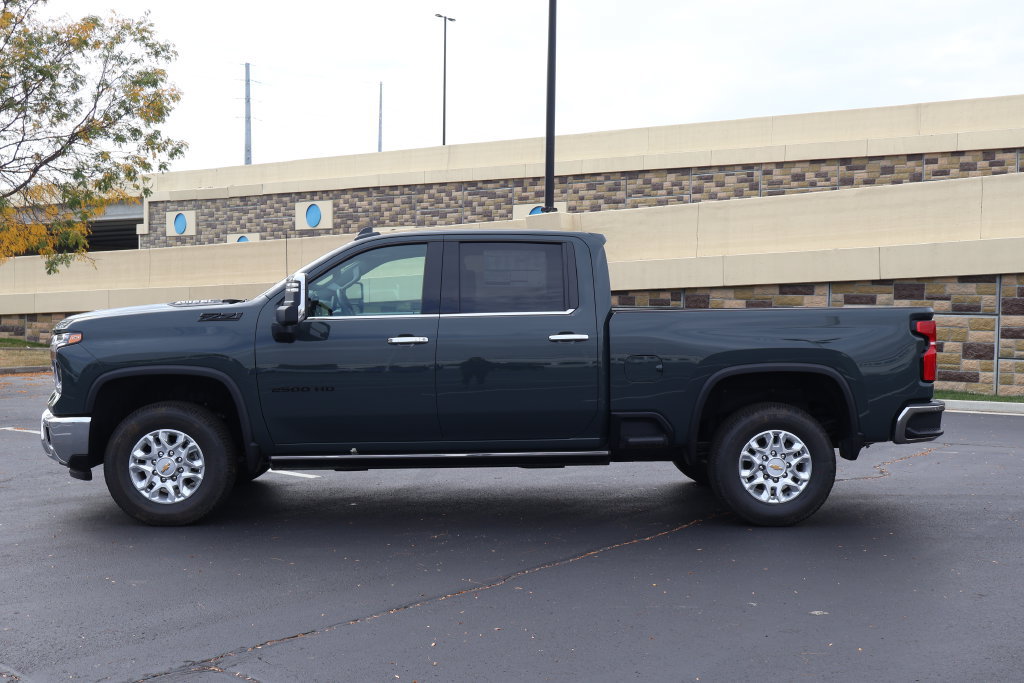 New 2026 Chevrolet Silverado 2500 LTZ w/ LTZ Premium Package AWD/4WD image 4