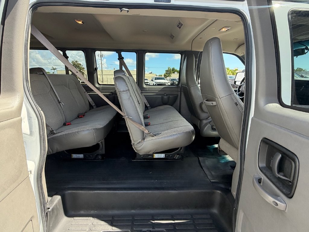 Used 2023 GMC Savana 3500 LS w/ Chrome Appearance Package RWD image 14