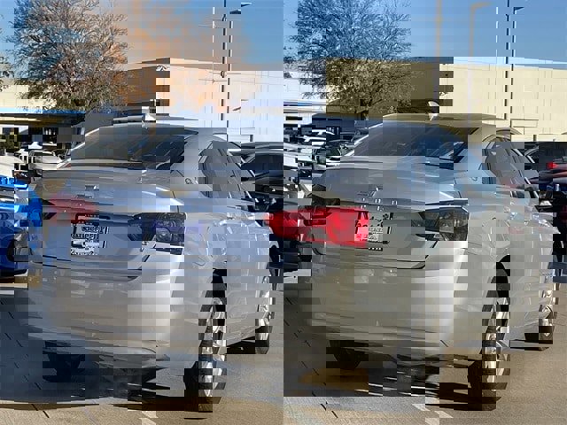 Used 2018 Chevrolet Impala LT image 4