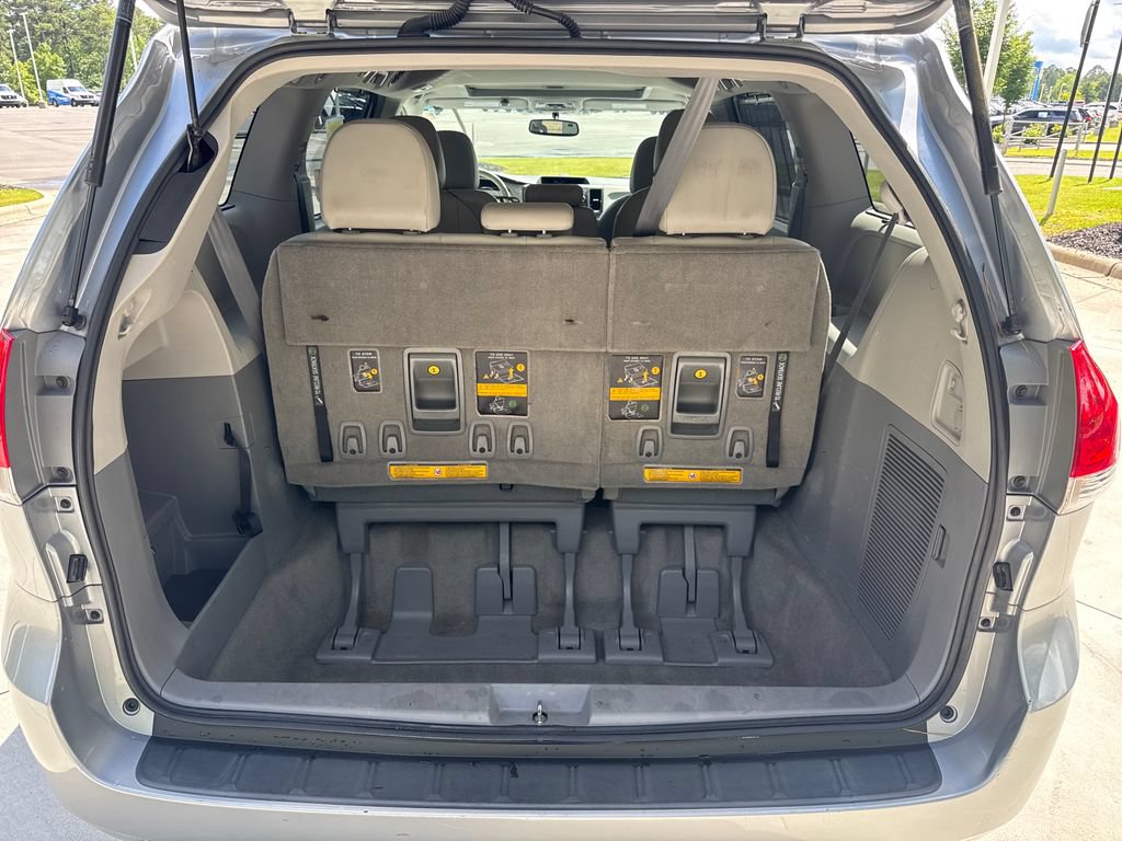 Used 2013 Toyota Sienna XLE FWD image 32