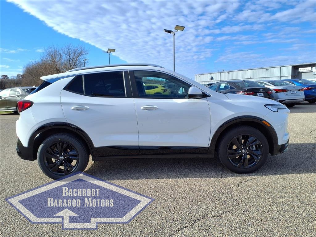 Used 2024 Buick Encore GX Sport Touring image 2