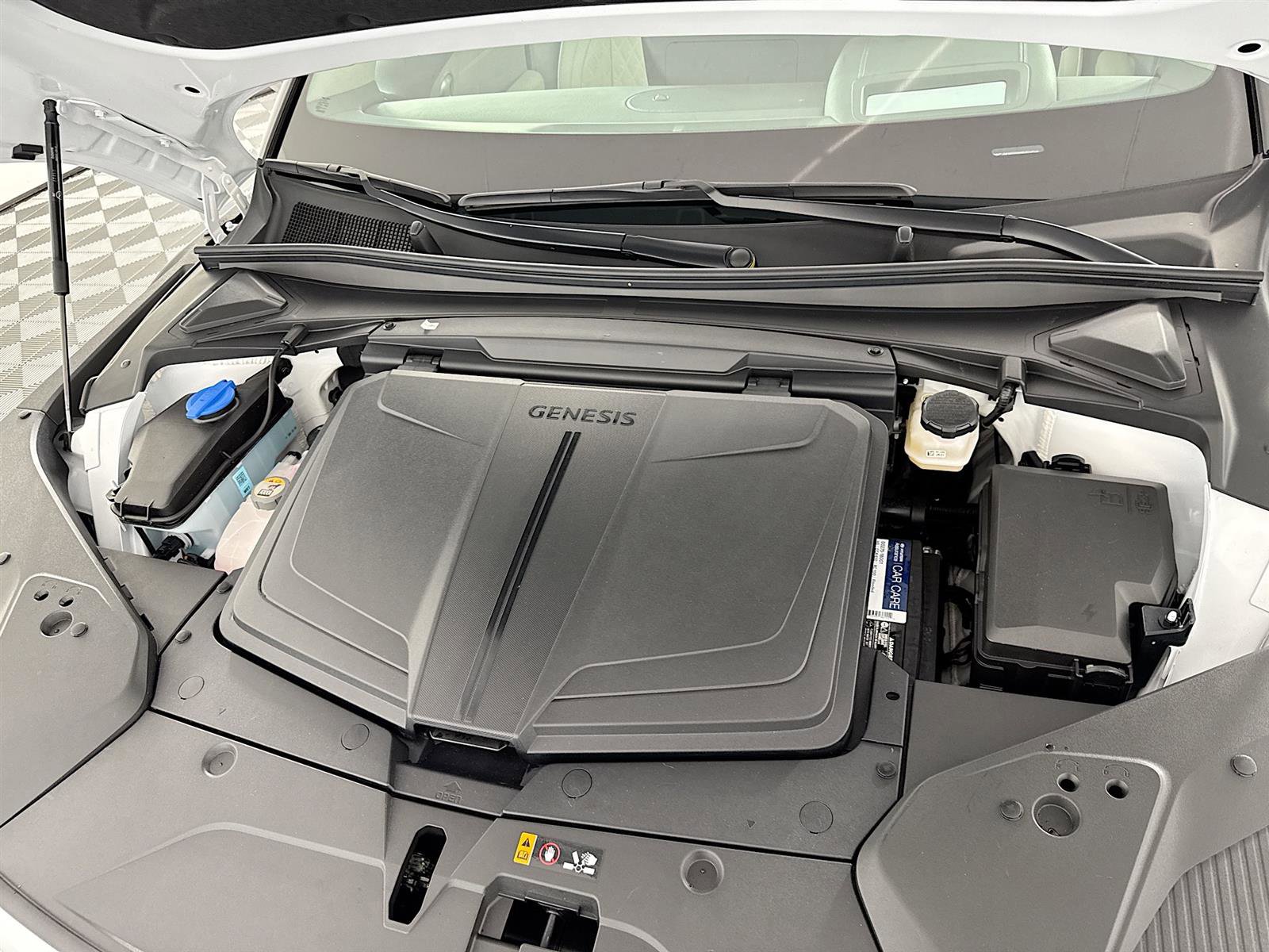 New 2024 Genesis GV60 Performance image 32