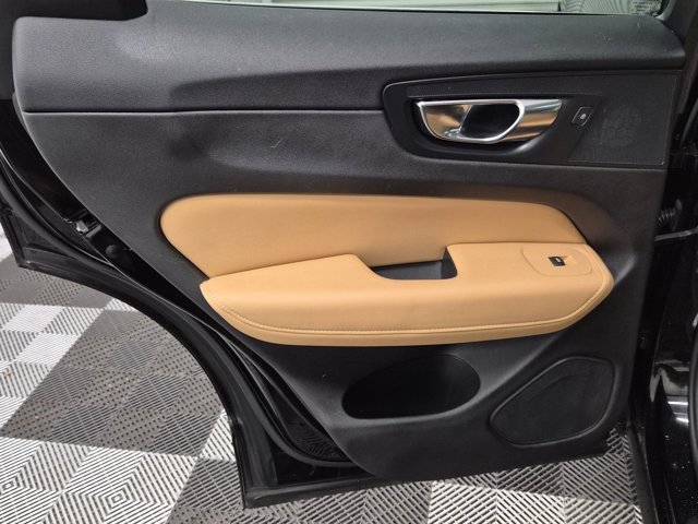 Used 2020 Volvo XC60 T6 Inscription w/ Protection Package Premier image 18