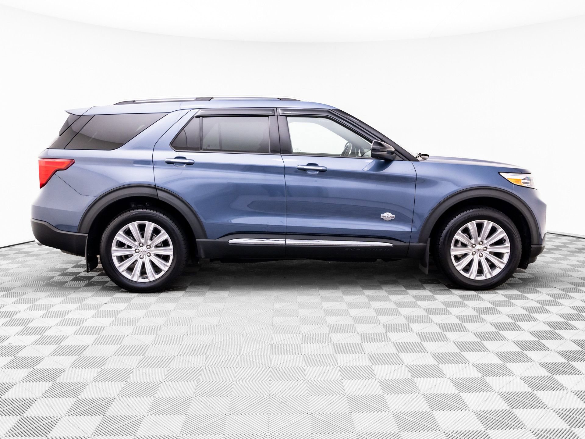 Used 2021 Ford Explorer King Ranch w/ Premium Technology Package AWD/4WD image 7