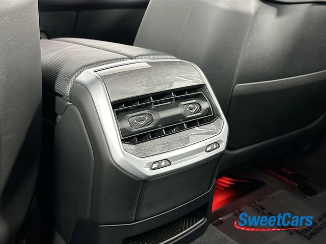 Used 2025 BMW 740i xDrive image 41