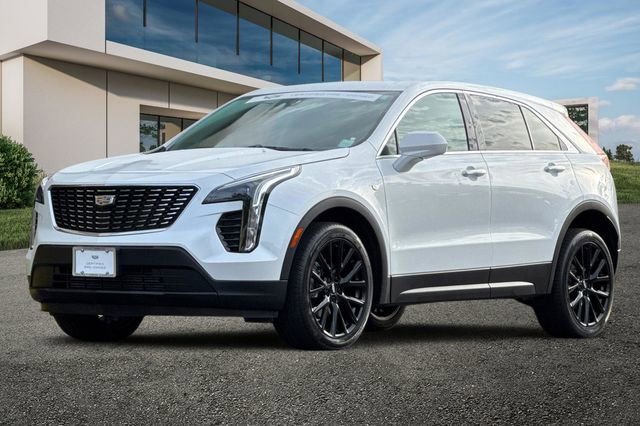 Certified 2023 Cadillac XT4 Luxury w/ Cold Weather Package image 8