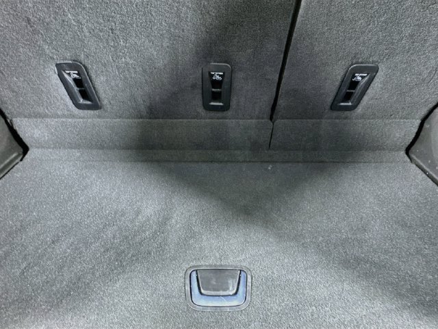Used 2025 Chevrolet Tahoe Premier AWD/4WD image 31