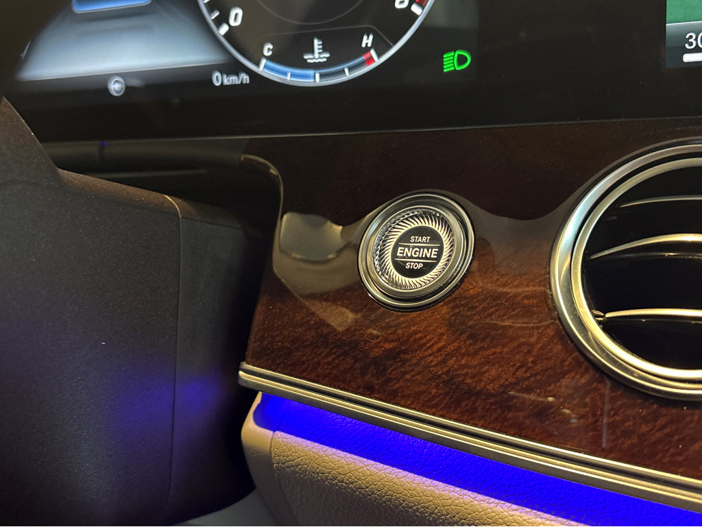 Used 2017 Mercedes-Benz E 300 4MATIC image 7