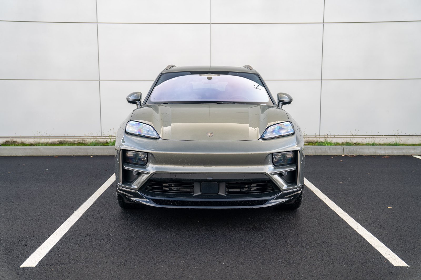 Certified 2025 Porsche Macan Turbo Electric AWD/4WD image 6
