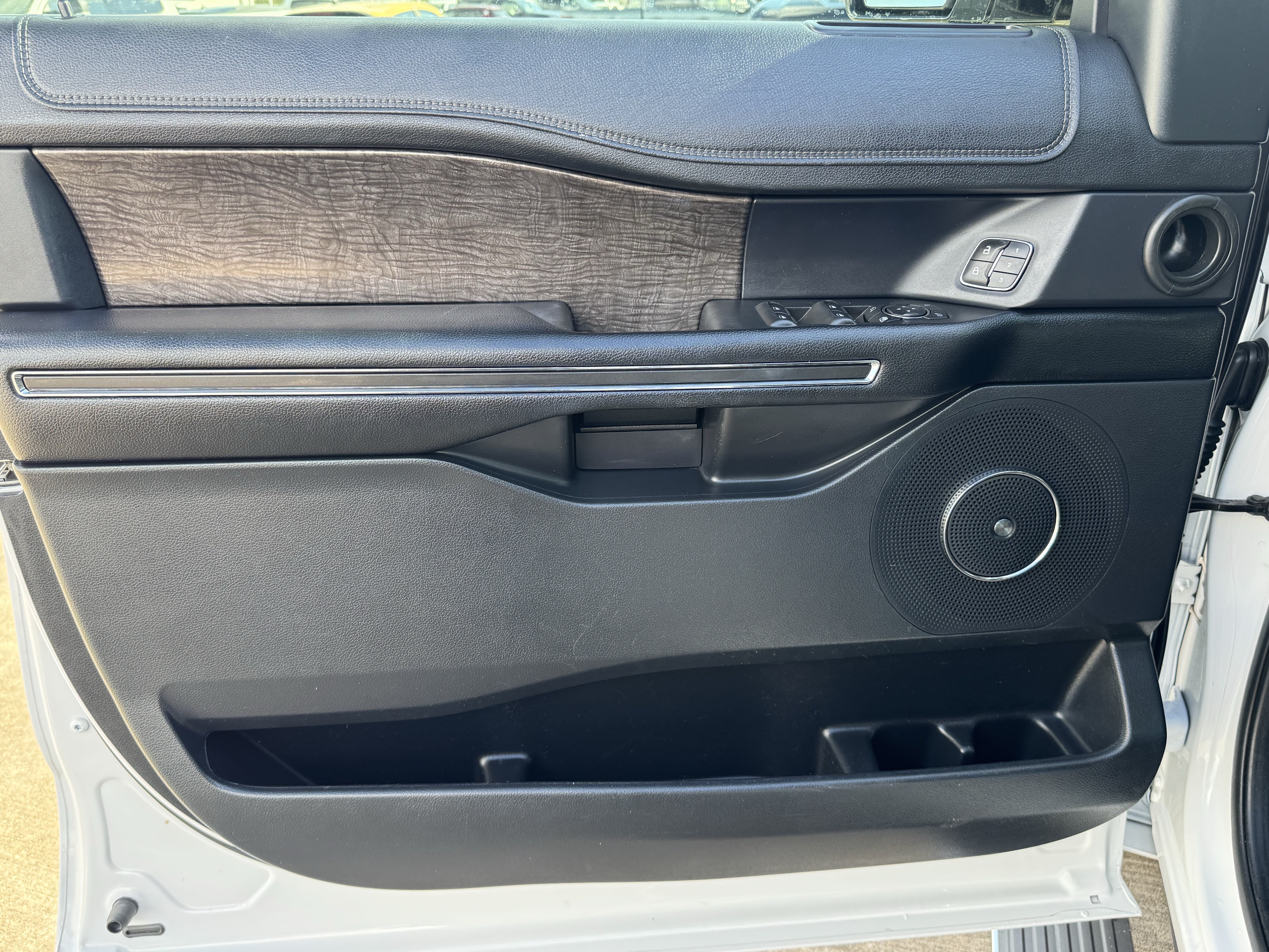 Used 2021 Ford Expedition Max Limited RWD image 13