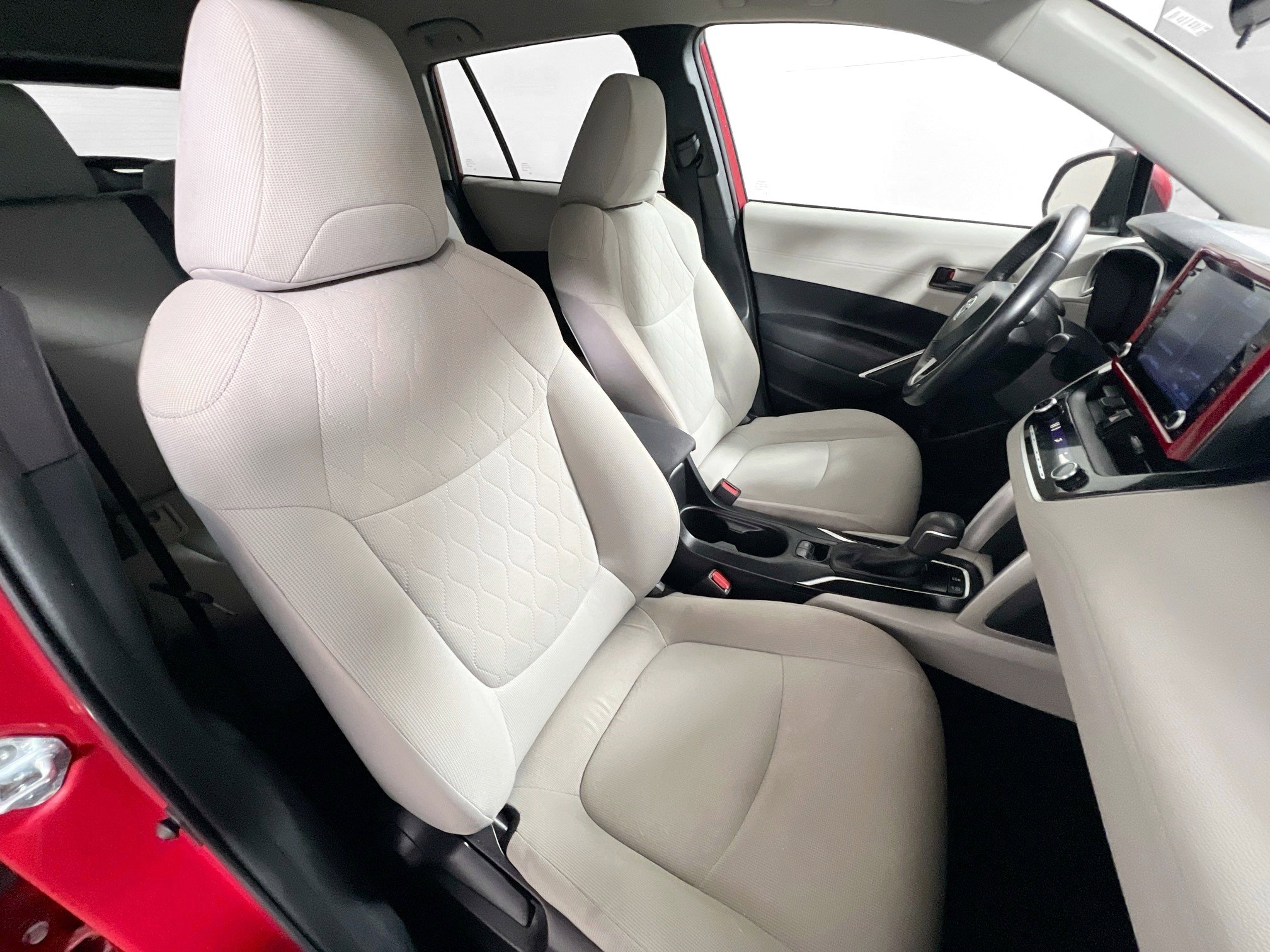 Used 2022 Toyota Corolla Cross LE image 31