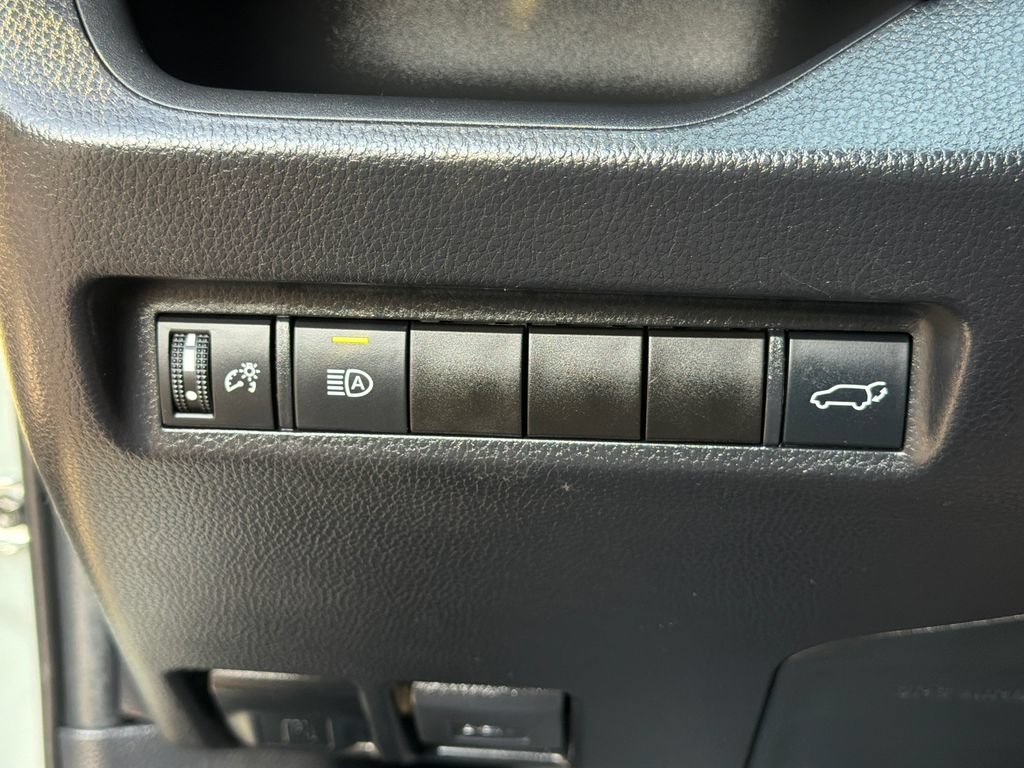 Used 2021 Toyota RAV4 XLE w/ Convenience Package AWD/4WD image 23