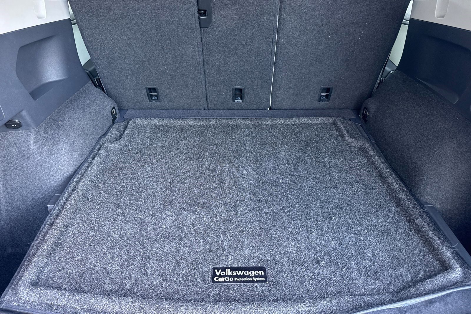 Used 2018 Volkswagen Tiguan SEL AWD/4WD image 12