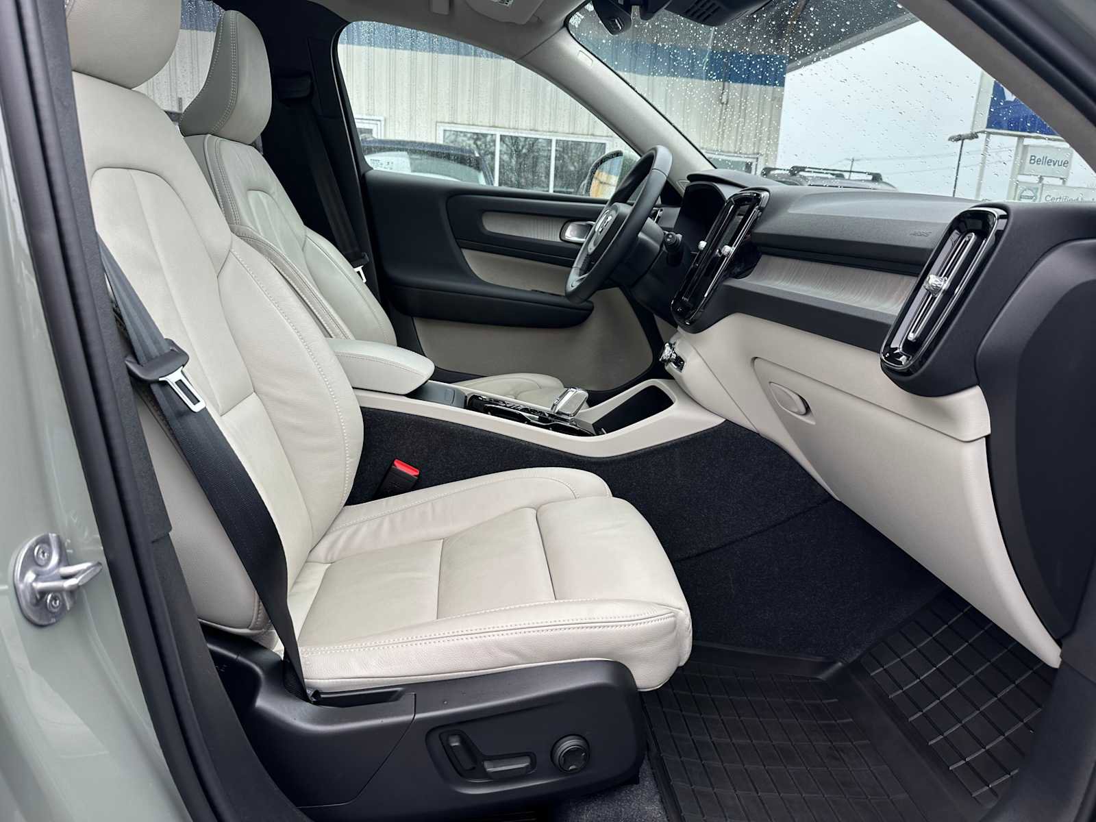 Certified 2023 Volvo XC40 B5 Plus w/ Protection Package Premier image 10