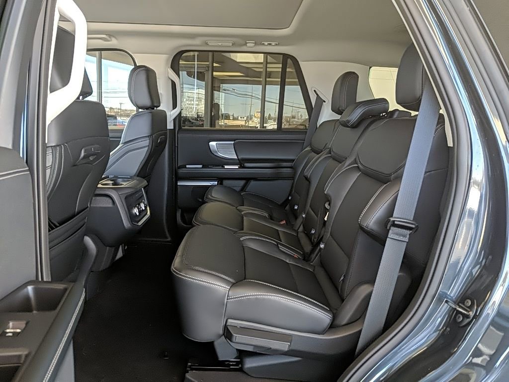 Used 2025 Ford Expedition Platinum image 15